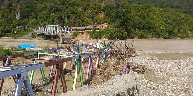 Jembatan rangka baja putus di Aceh Tenggara setelah banjir 2025