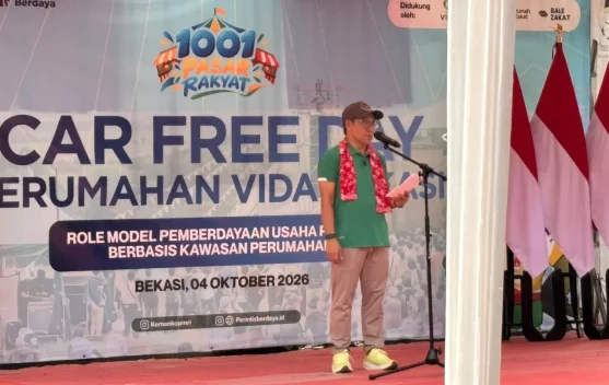 Menko Muhaimin Iskandar memberikan sambutan di acara 1001 Pasar Rakyat di Bekasi