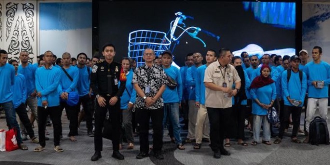 PMI tiba di Bandara Kualanamu saat proses deportasi dan penanganan oleh petugas