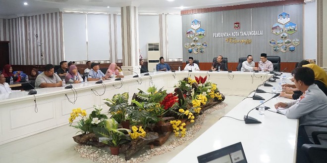 Wali Kota Tanjungbalai berdialog dengan perwakilan pedagang food court