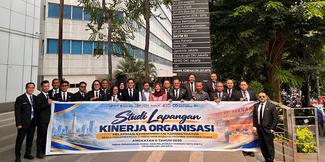 Peserta studi lapangan melihat demo JakEVO di kantor DPMPTSP DKI Jakarta