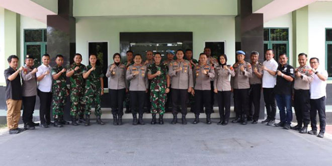 Kapolres Binjai dan Kapolres Langkat saat kunjungan ke satuan TNI di Binjai dan Langkat
