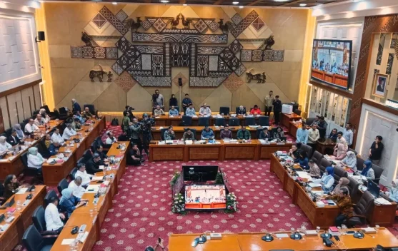 Ilustrasi sidang Komisi IX DPR membahas RUU ketenagakerjaan di Kompleks Parlemen