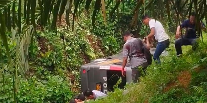 Mobil dinas polisi tergelincir dan masuk jurang di area perkebunan Rantau Prapat