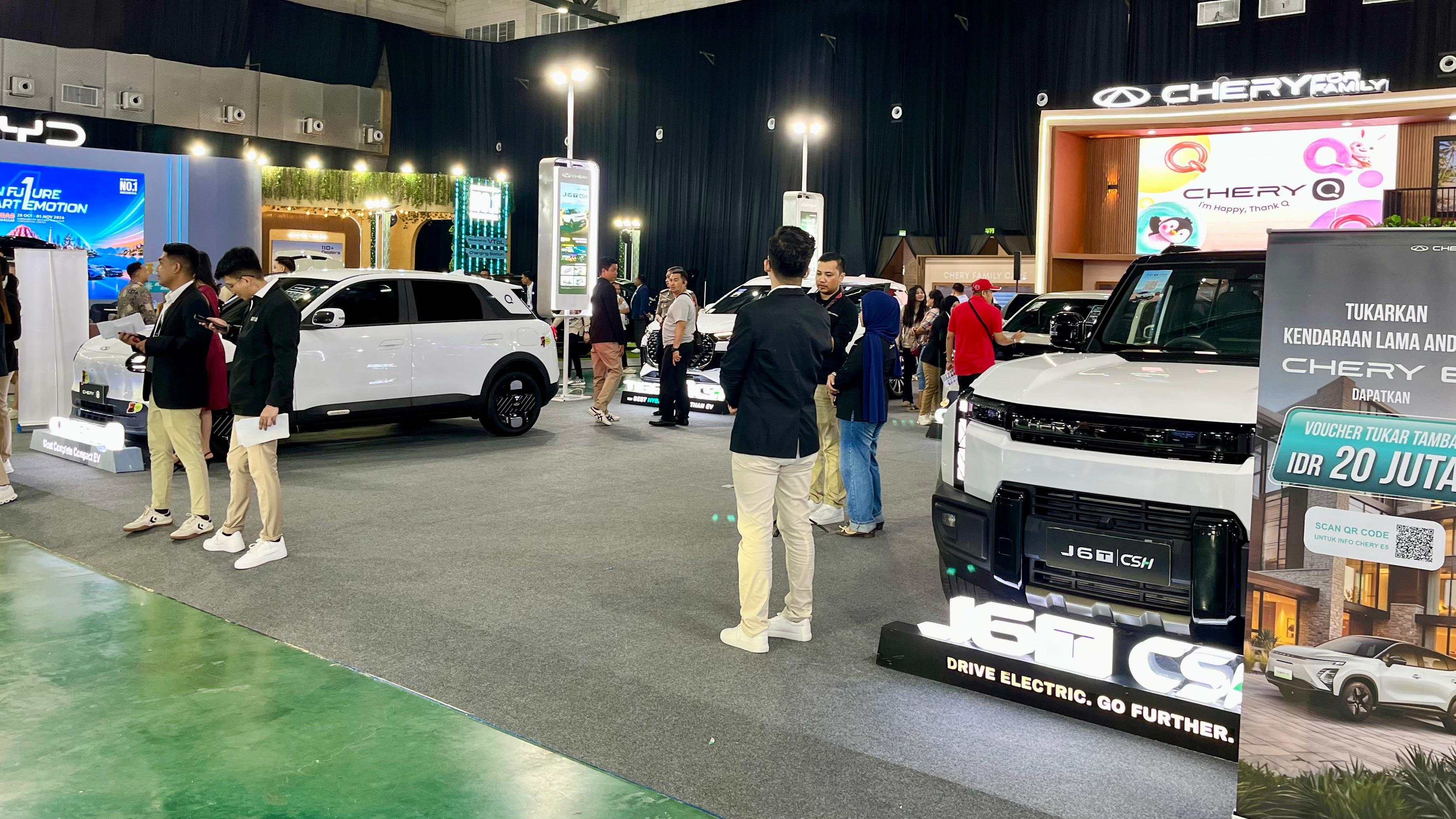 Stand Chery dan beberapa mobil listrik serta hybrid di GIIAS Makassar 2026