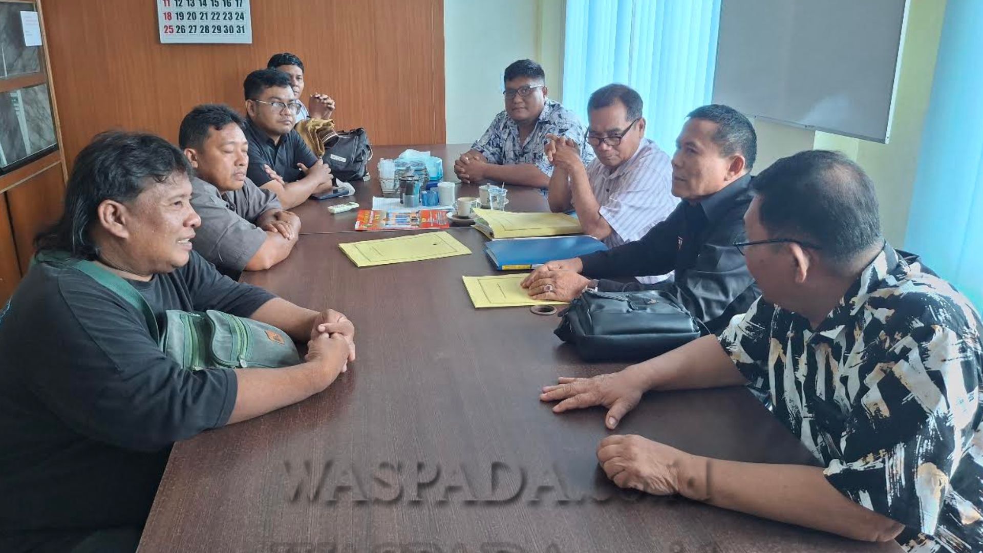 Pertemuan kuasa hukum dan anggota KPUM di kantor koperasi membahas dugaan penyimpangan dana