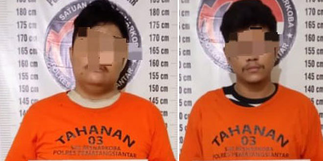Polisi mengamankan dua tersangka narkoba dan barang bukti di Pematangsiantar
