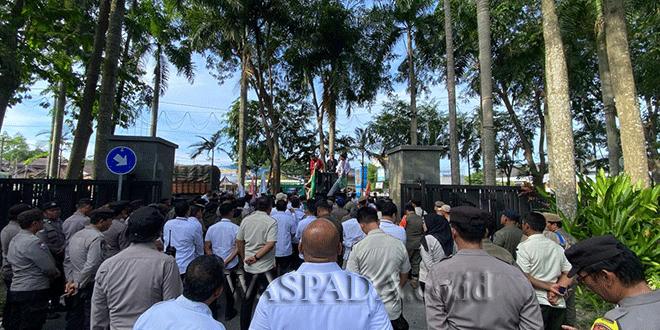Mahasiswa Cipayung Plus berunjuk rasa di Kantor Bupati Deliserdang