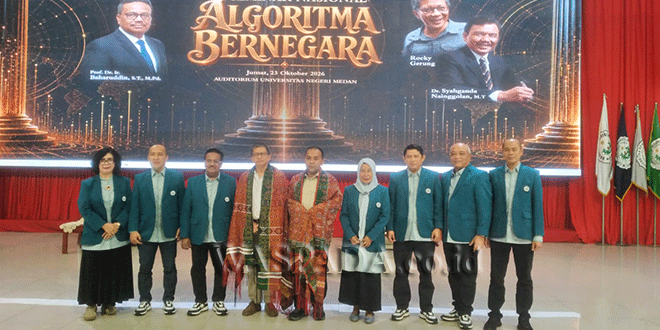 Rocky Gerung berbicara di Seminar Nasional Algoritma Bernegara di Unimed