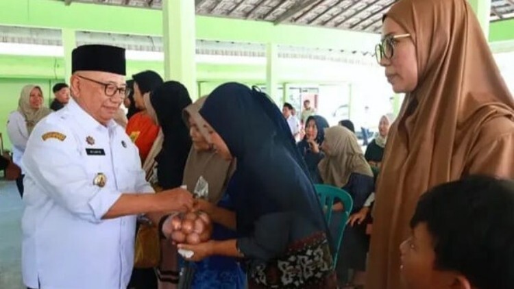 Pasar murah Gerakan Pangan Murah di Desa Gadungan, Gandusari, Kabupaten Blitar