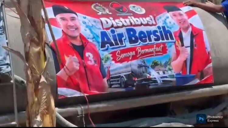 Armada tangki menyalurkan air bersih ke desa-desa terdampak kekeringan di Bangkalan