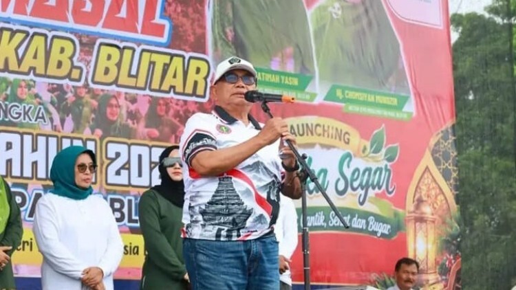 Peserta senam massal Muslimat NU di Alun-Alun Kanigoro Blitar