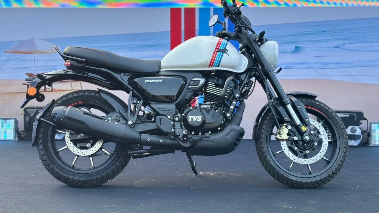 TVS Ronin Agonda warna Agonda ditampilkan saat peluncuran di Jakarta