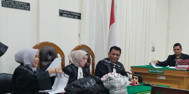 Ilustrasi penipuan investasi dan transfer uang