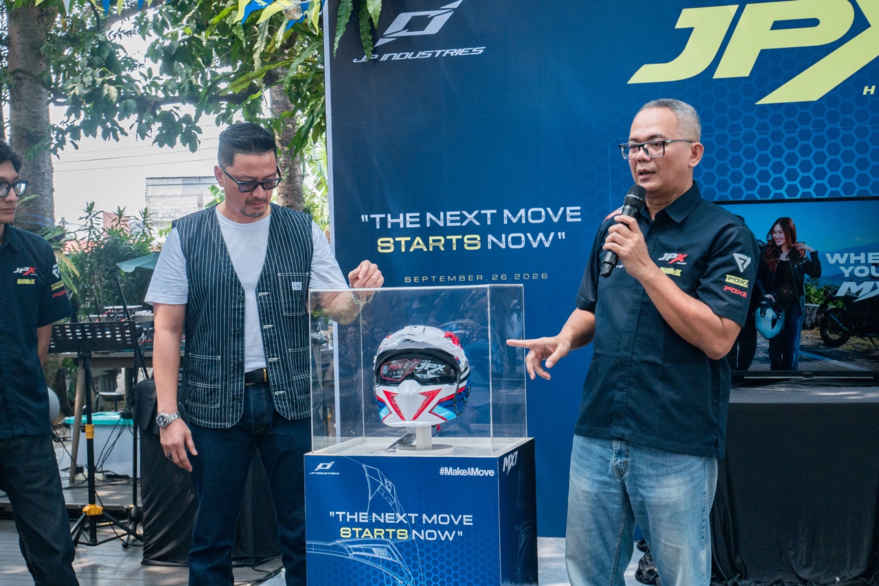Helm modular JPX MX7 dengan sistem flip-up dan desain aerodinamis