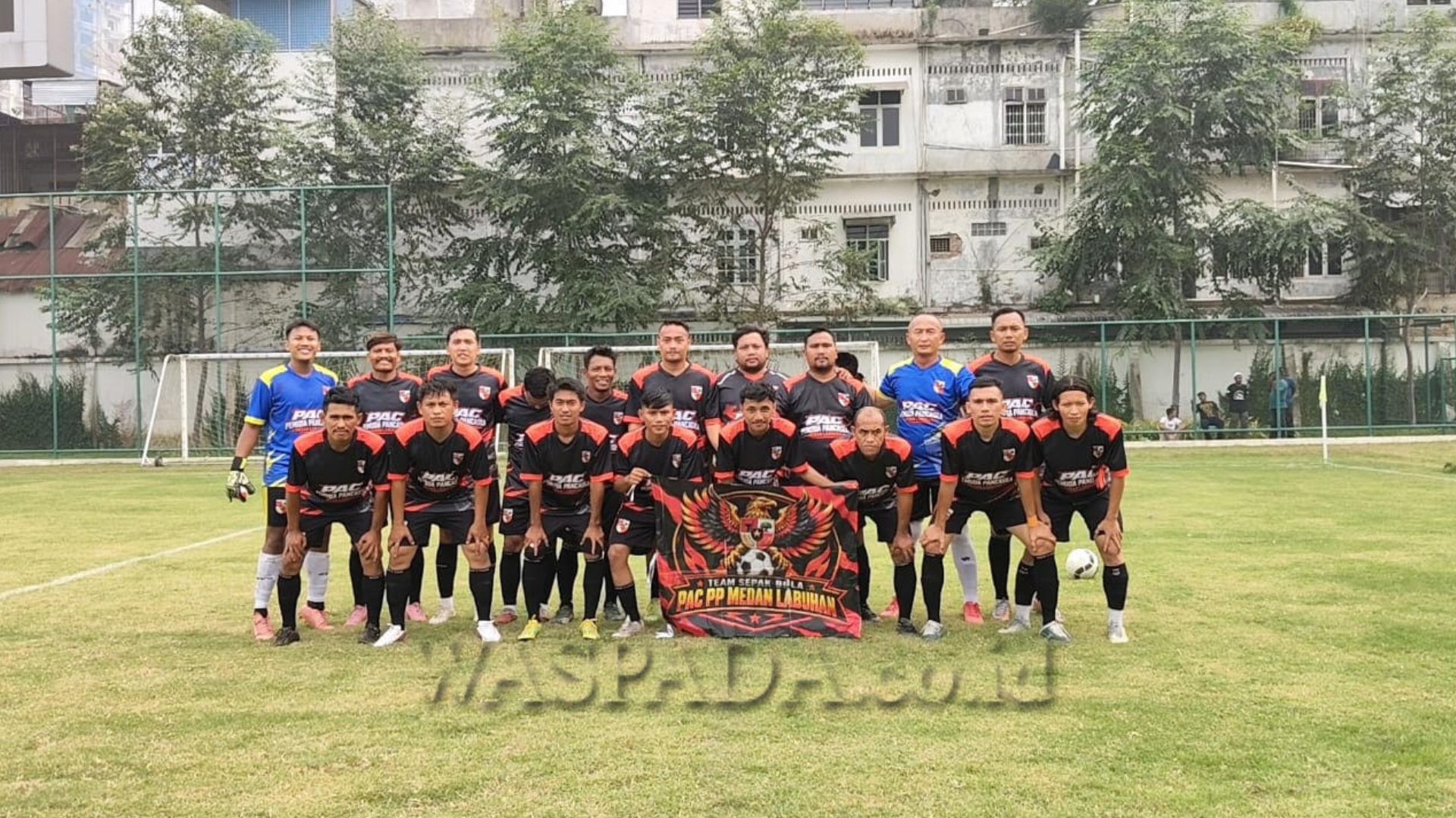 Pertandingan Medan Labuhan vs Medan Tembung pada Turnamen HUT Pemuda Pancasila di Stadion Kebun Bunga