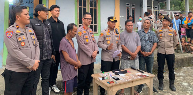 Penggerebekan rumah terkait Operasi Sarang Narkoba di Lahusa oleh Polres Nias Selatan