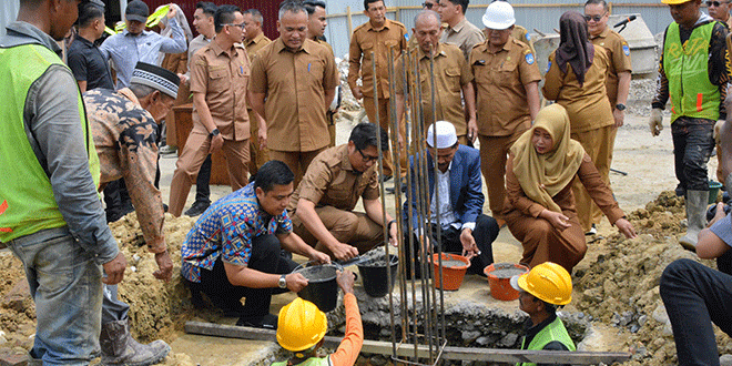 Peletakan batu pertama pembangunan Masjid Asy-Syakirin di lingkungan Sekretariat Daerah Langsa
