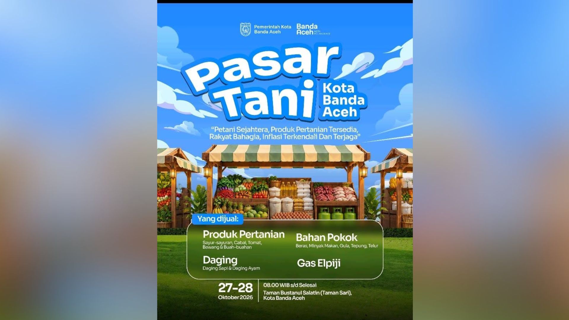 Pengunjung dan stan produk di Pasar Tani Taman Bustanul Salatin Banda Aceh