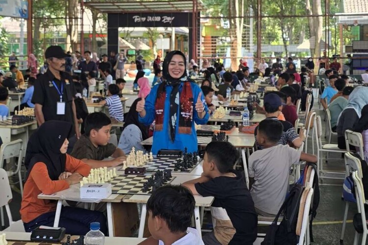 Atlet catur pelajar bertanding di Abhipraya Open Chess Tournament 2026 di SMKN 1 Bendo
