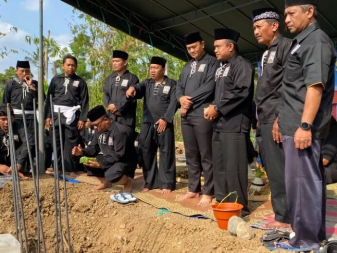 Peletakan batu pertama pembangunan padepokan PSHT Ranting Karangan di Trenggalek