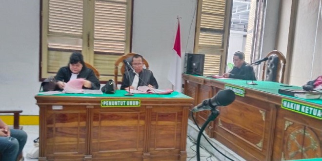 Ilustrasi pengadilan dan kasus penipuan jual beli tanah