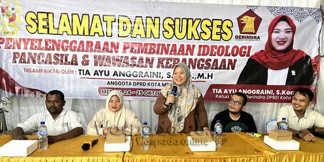 Tia Ayu memberi sambutan pada pembinaan Pancasila di Medan Marelan dihadiri warga setempat