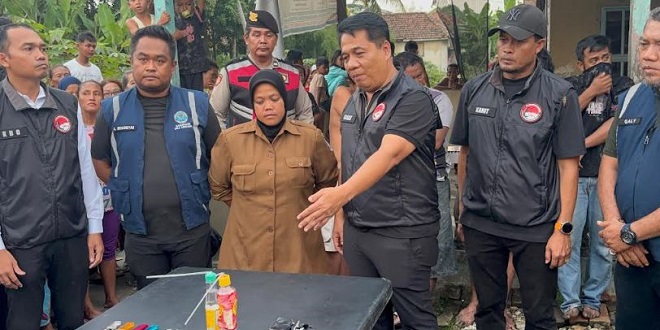 Polisi mengamankan barang bukti sabu dalam penggerebekan di Deliserdang