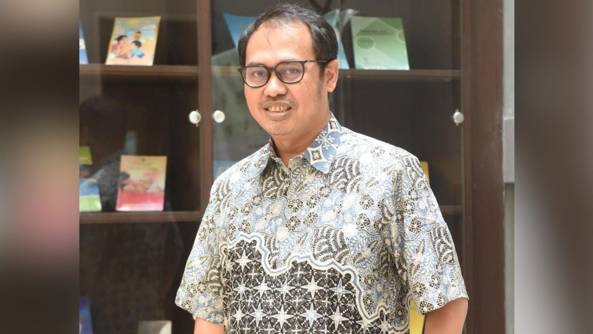 Ibu hamil memakai masker saat kabut asap karhutla
