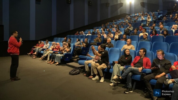 Pemutaran film 'Bapak Paling Jujur' oleh PDIP Jember di Cinema Mall dihadiri ratusan anak muda