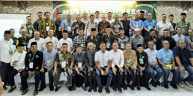 H.M. Husni memberikan sambutan setelah terpilih sebagai Ketua Umum DPP Aceh Sepakat