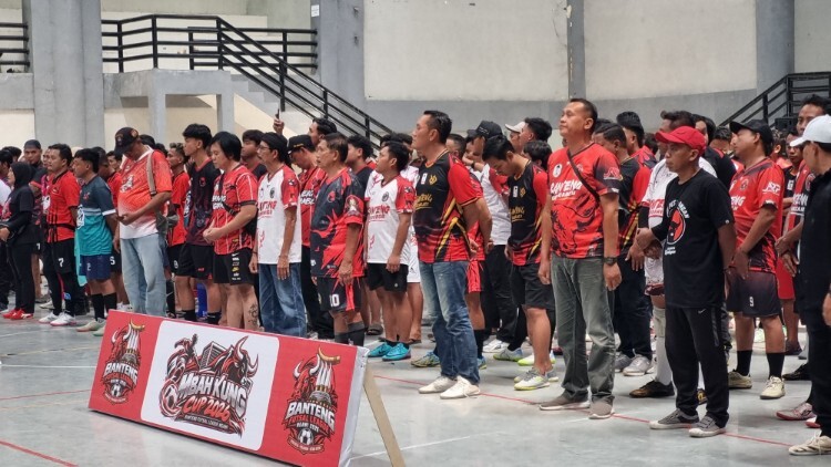 Suasana pertandingan Banteng Futsal League Mbah Kung Cup di GOR Bung Hatta Ngawi
