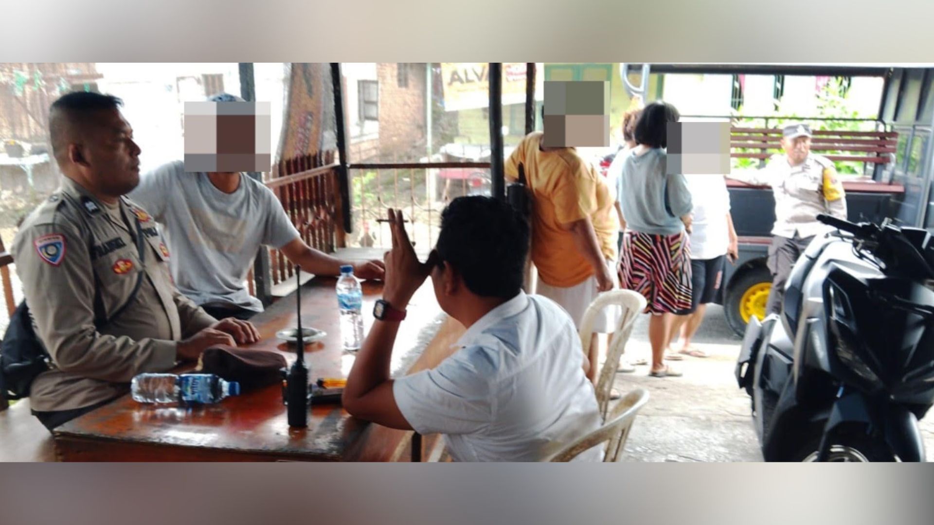 Polisi memeriksa warung terkait laporan perjudian di Siantar Selatan