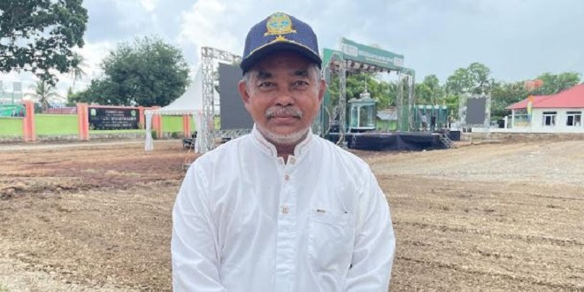 Petugas lalu lintas Dishub mengatur arus kendaraan di dekat lokasi MTQ Bung Cala