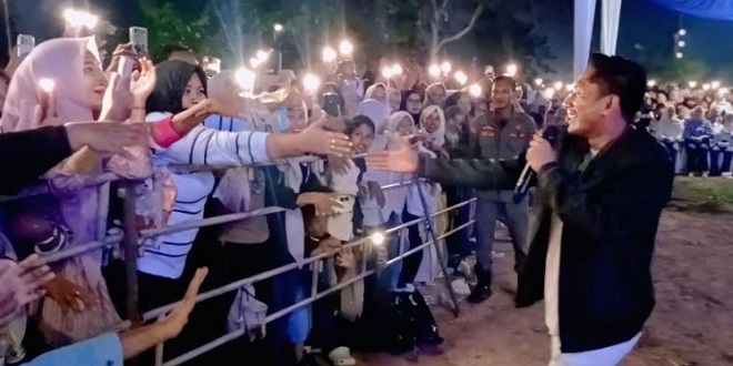 Penonton menyaksikan penutupan Langsa Expo 2026 di RTH Hutan Kota Langsa