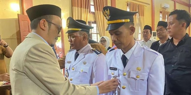 Wali Kota Subulussalam melantik ASN di aula pendopo wali kota