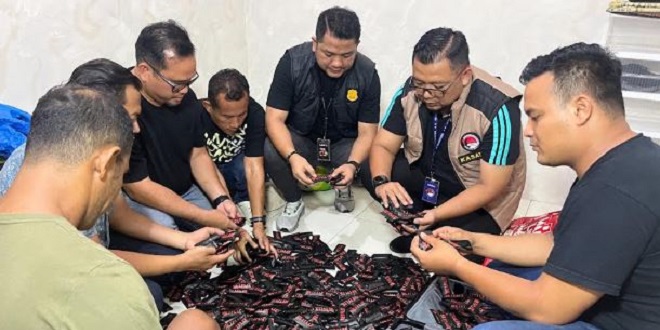 Penggerebekan polisi di bengkel motor tempat penyimpanan narkoba vape getar di Desa Bandar Setia