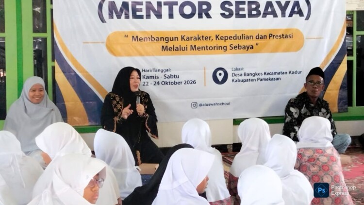 Hj. Ansari memberi sambutan saat penutupan MENBA SDIT Al-Uswah di Pamekasan