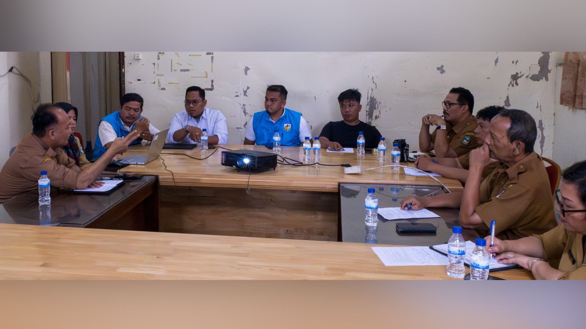 Kerumunan warga di lapangan Adam Malik menyambut Kirab Kebangsaan