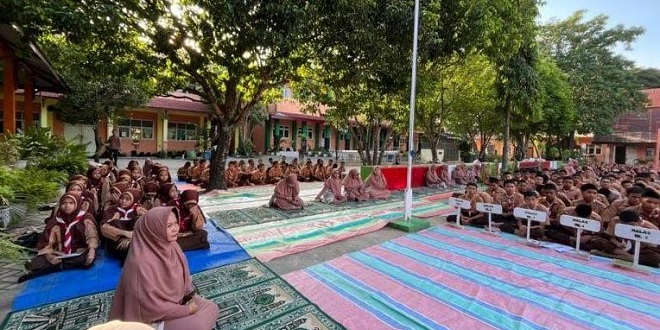 Petugas Dinas Syariat Islam menyampaikan Safari Dakwah di sekolah Kota Banda Aceh