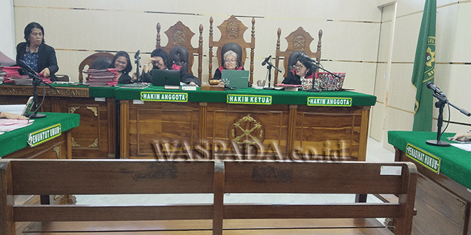 Ilustrasi pengadilan dan uang tunai Rp28 juta terkait kasus penggelapan
