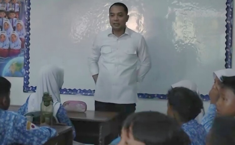 Wali Kota meninjau kondisi SDN Semolowaru IV dan fasilitas sekolah
