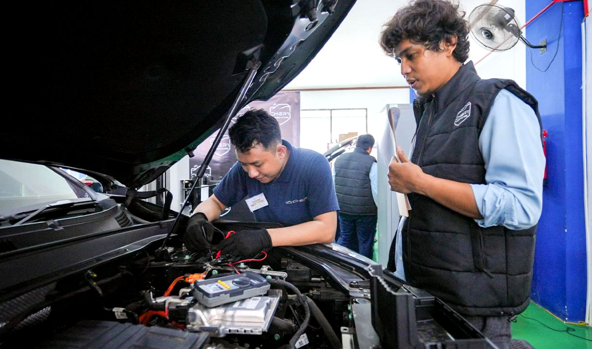 Teknisi Chery mengikuti Chery Technician Skill Contest 2026 untuk meningkatkan kompetensi dan layanan purnajual