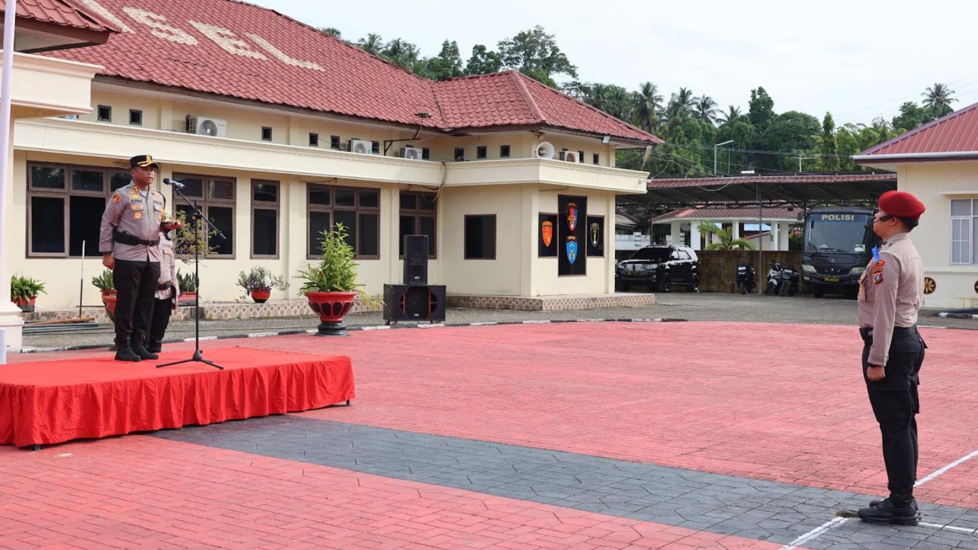 Kapolres Nias Selatan memimpin Apel Gelar Pasukan Operasi Patuh Toba 2026