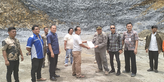 Penutupan paksa aktivitas pertambangan di Desa Kinangkong, Kecamatan Lau Belang, Kabupaten Karo