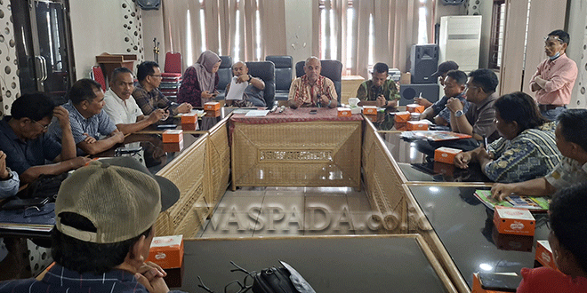 Suasana mediasi KPUM di Kantor Diskop UKM Perindag Kota Medan