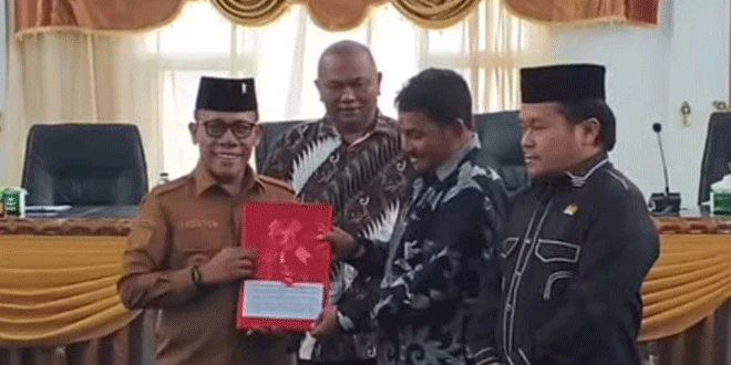 Bupati Tapanuli Tengah mengajukan tiga rancangan peraturan daerah dalam rapat paripurna