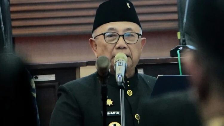 Bupati Rijanto saat pelantikan pejabat di Ruang Rapat Candi Penataran Blitar