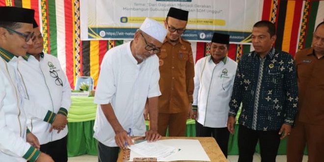 Wali Kota Subulussalam mengukuhkan pengurus Yayasan As Silmi di kampus STIT Hafas