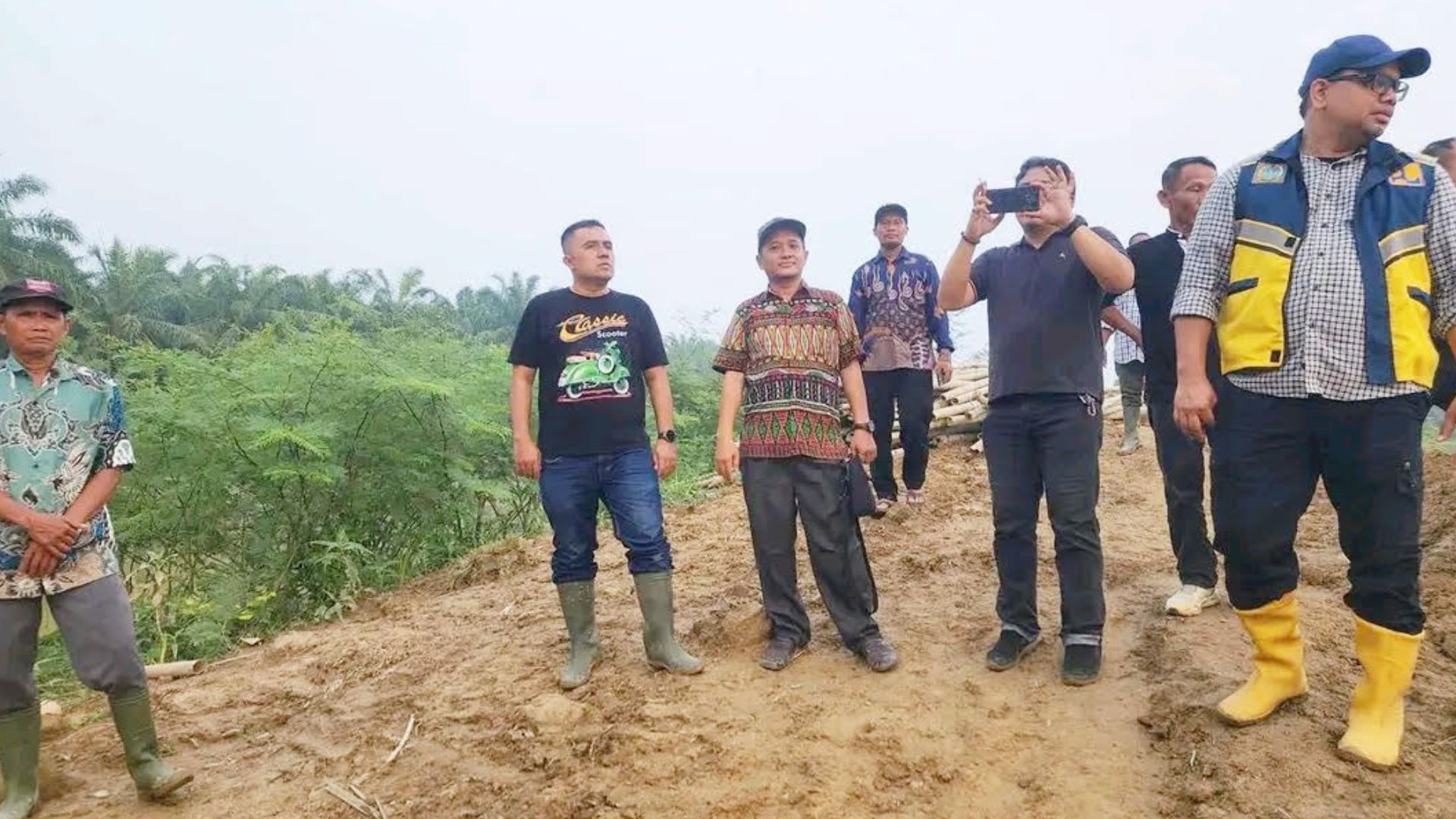 Survei lapangan tanggul Paya Bunder di Kecamatan Padang Tualang, Langkat